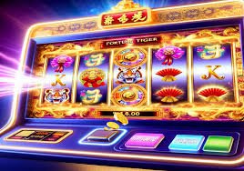 f8bbet Live Casino ဆောင်တွင် Baccarat Table တစ်ခုပေါ်ရှိ Real Dealer မြန်မာ ကစားသမားများအား ဖဲဖျောက်ပေးနေသော မြင်ကွင်း